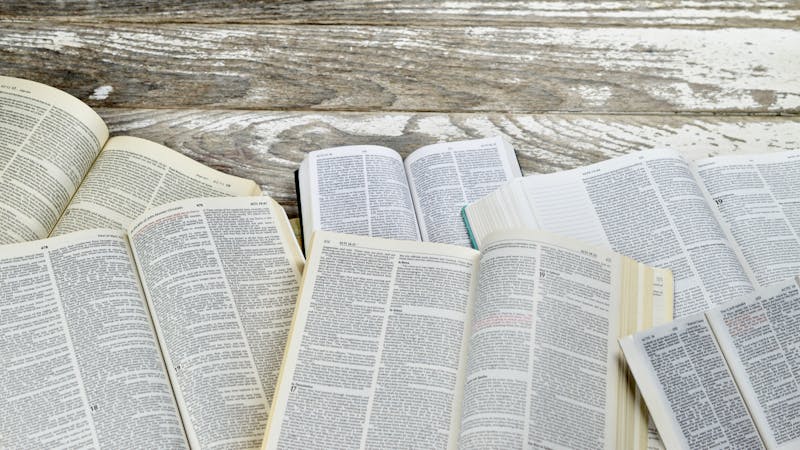 Hvorfor har vi så mange forskjellige bibeloversettelser når vi egentlig har samme Bibel?